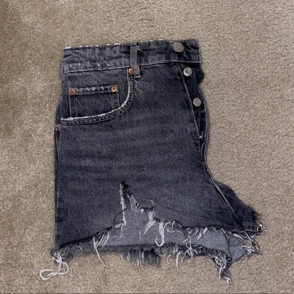 Zara Frayed High Waisted Grey Jean Shorts - Picture 4 of 9